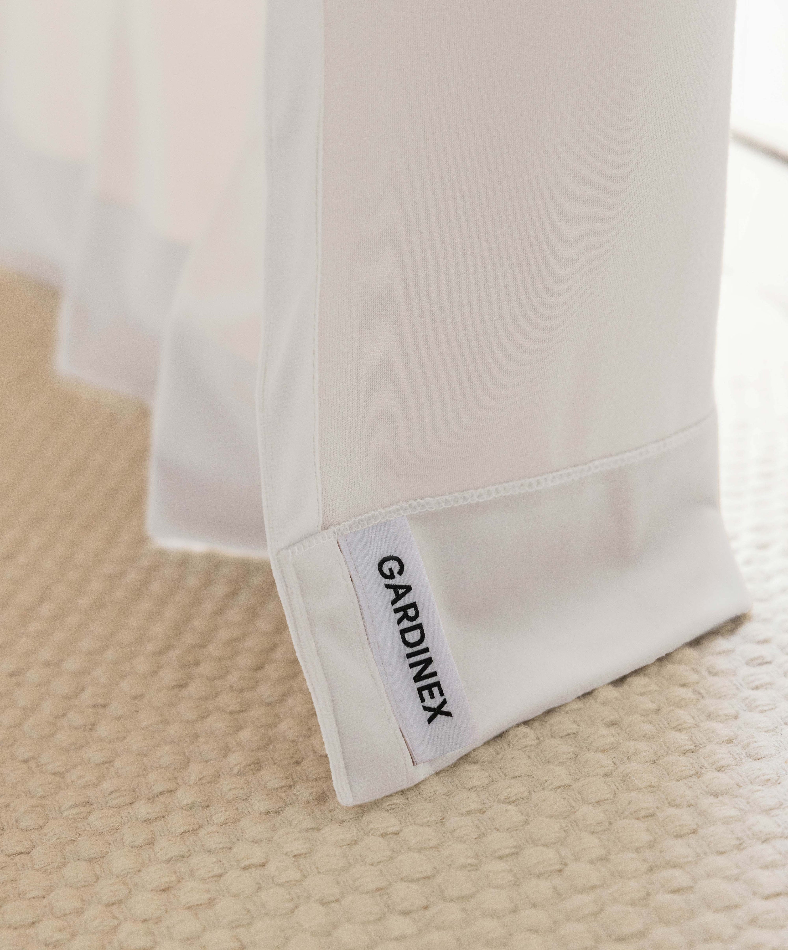 ROUGE - Ljusfiltrerande Sammet Gardinprov