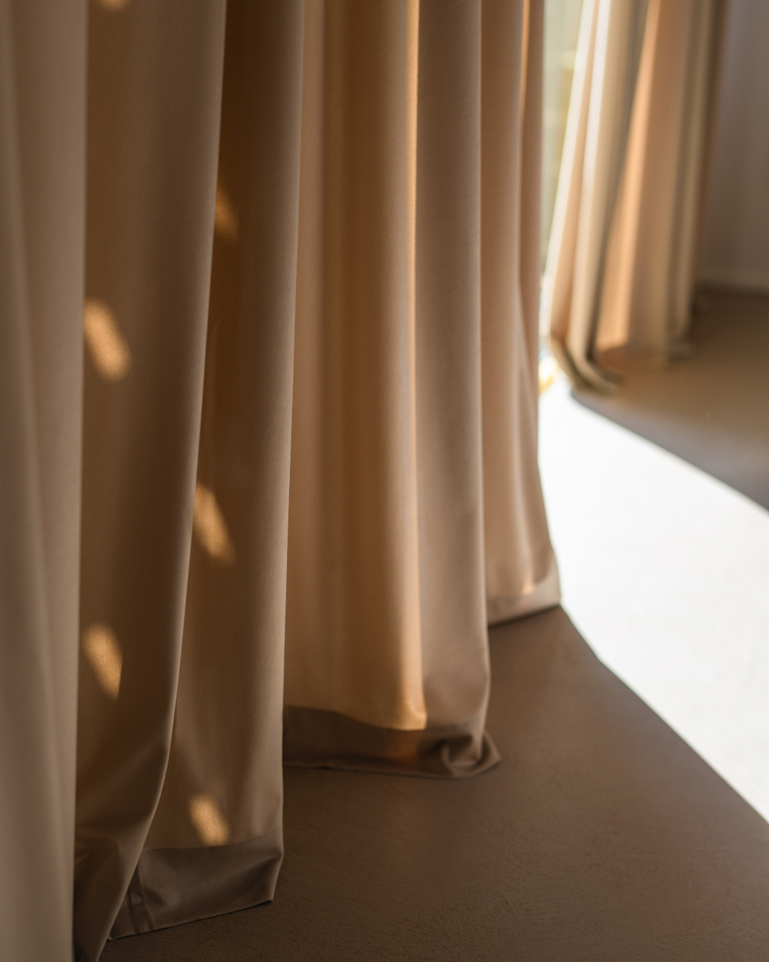 ROUGE - Ljusfiltrerande Sammetsgardin